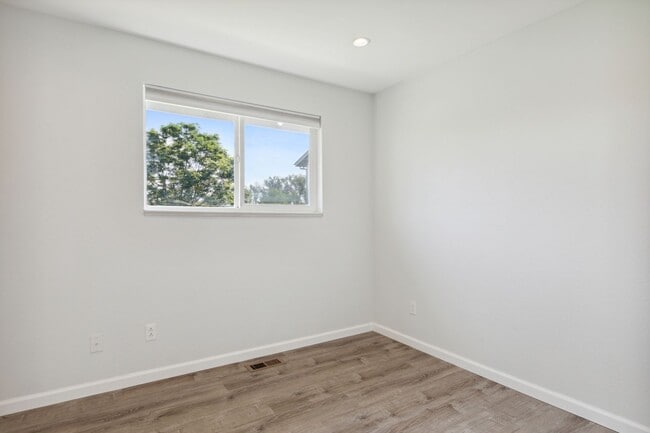 Building Photo - Fall 2026 Pre-Leasing!! Beautifully Renovated 3bed / 2bath in PRIME Boulder location with POOL !!!