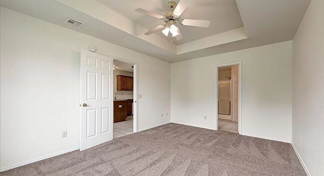 Building Photo - Beautiful 3 Bedroom, 2 Bathroom Home in Ce...