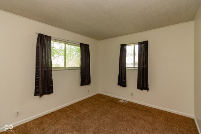 Building Photo - 811 Riverside Dr