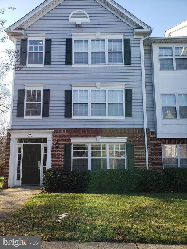 671 Constellation Square SE 671 Constellation Square SE Leesburg VA