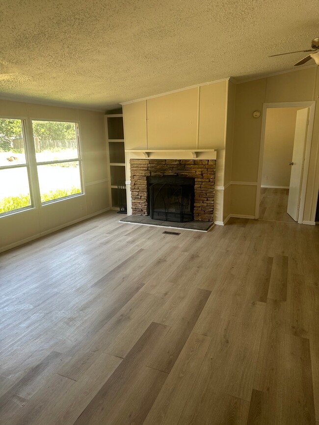 Building Photo - 3361 Lauren Dr