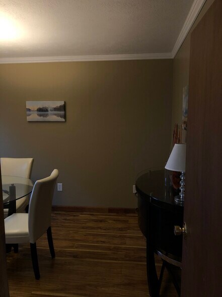 Building Photo - 8 Raymond St