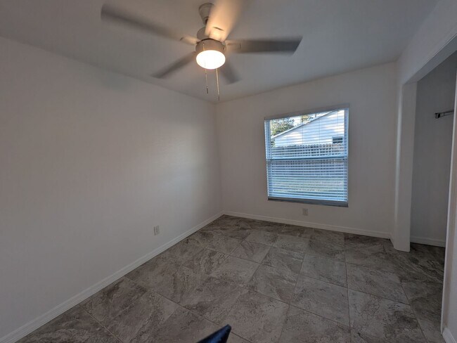 Building Photo - Updated 2/2 Duplex in Crystal River