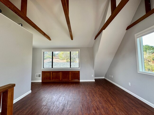 Building Photo - Charming Strawberry/Mill Valley Home w/Lar...