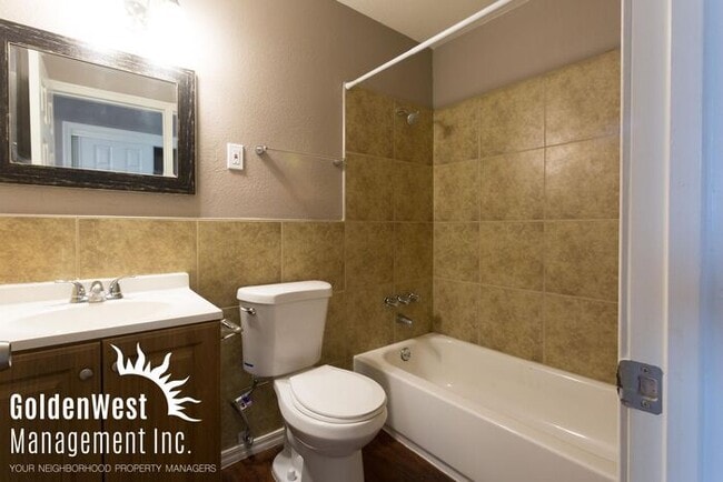 Building Photo - Beautiful 1Bdm 1Ba Apartment in Phoenix! - MI Special.