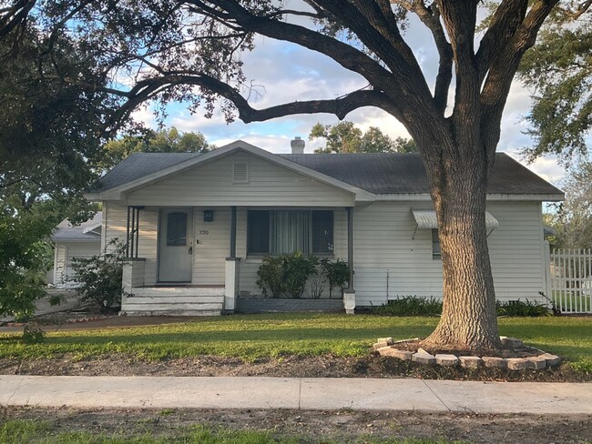 Primary Photo - Single-Family Home | 3 Bedrooms | 2 Bathro...