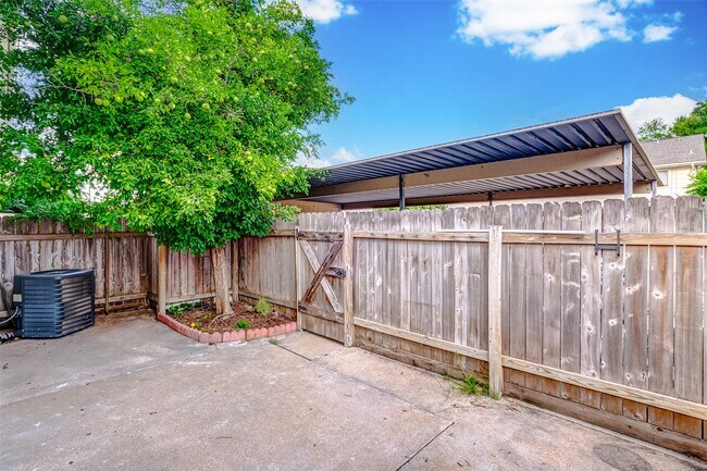 Building Photo - 778 Thicket Ln