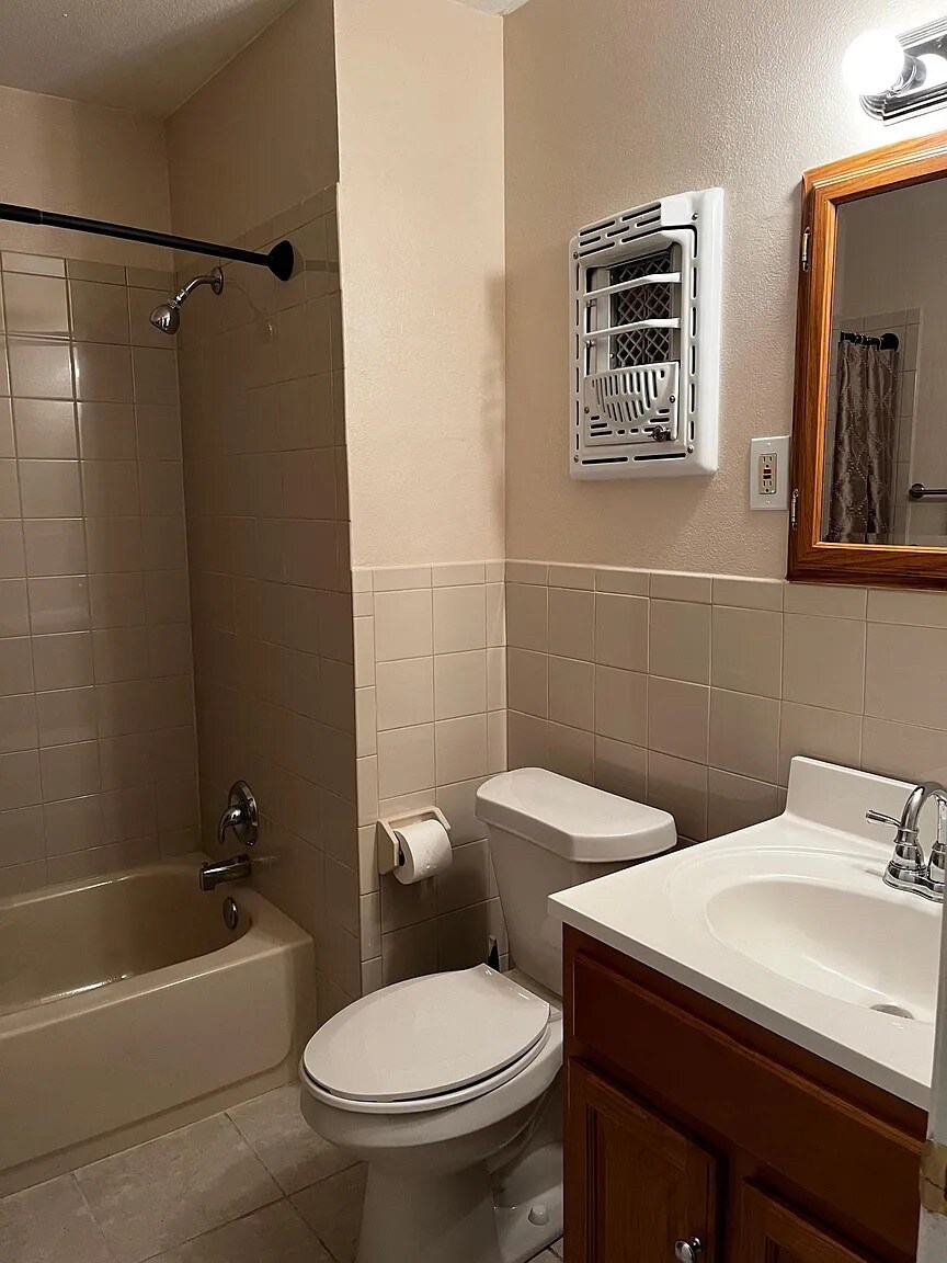 Building Photo - Room in Single Family Home on Congress Ave