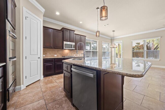 Building Photo - 4004 Gloucester Dr