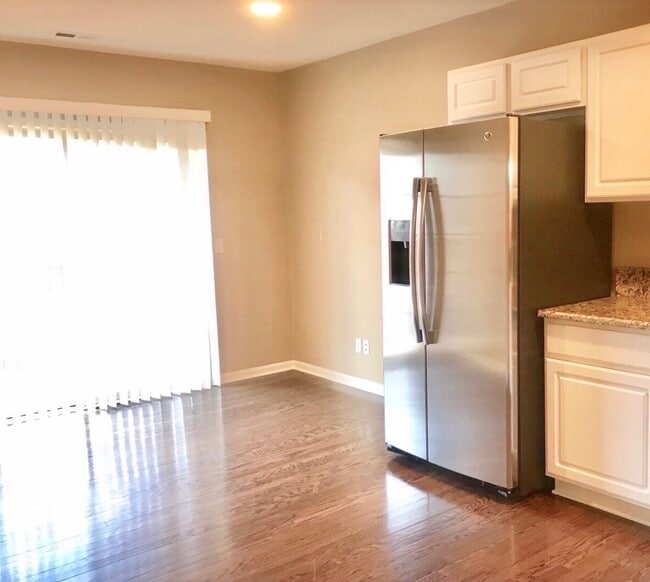 Building Photo - 3035 Camden Dr