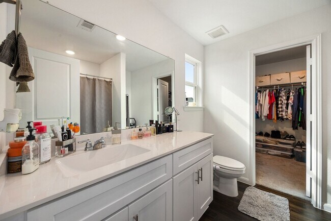 Building Photo - 25927 Chicory Dr