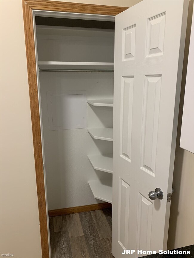 Building Photo - 2 br, 1 bath Apartment - 6400 Gillis Dr Ste A