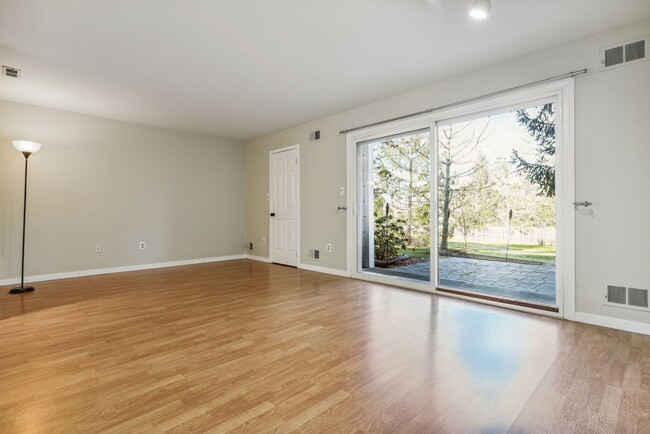 Building Photo - 155 Northfield Rd