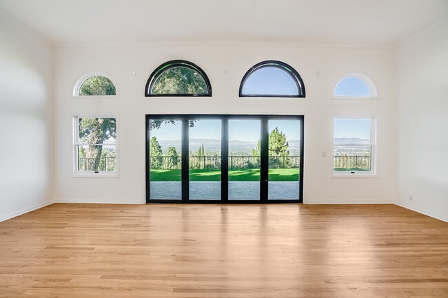 Building Photo - 15851 Mulholland Pl