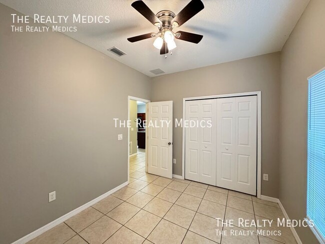 Building Photo - 548 Albatross Dr