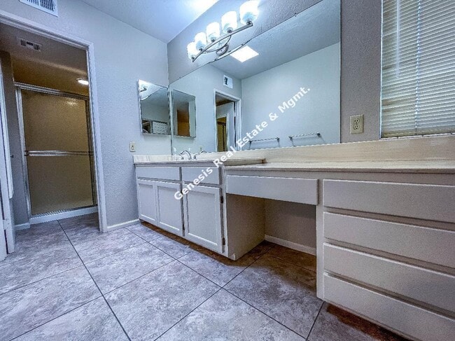 Building Photo - 2bd townhouse in Winterhaven