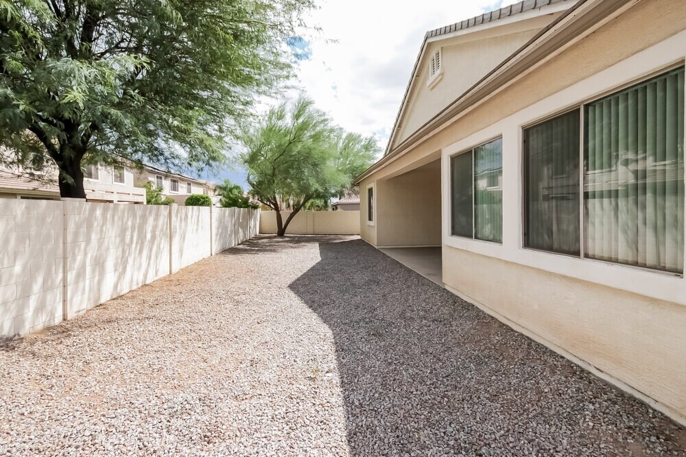 Building Photo - 2107 S Sabrina
