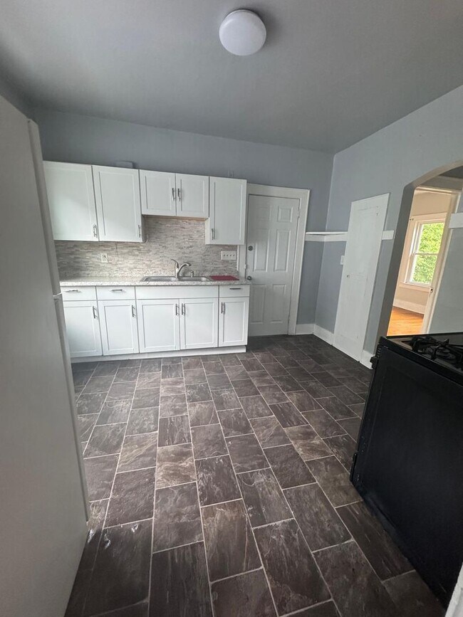 Building Photo - Eastwood Charmer – Updated 3-Bedroom with ...