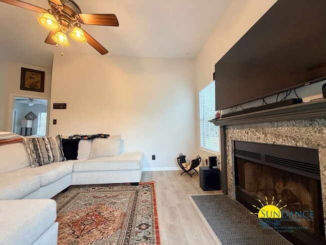 Building Photo - Freshly Painted 3BR Home in Yorktown at Willow Bend – Near Bases!