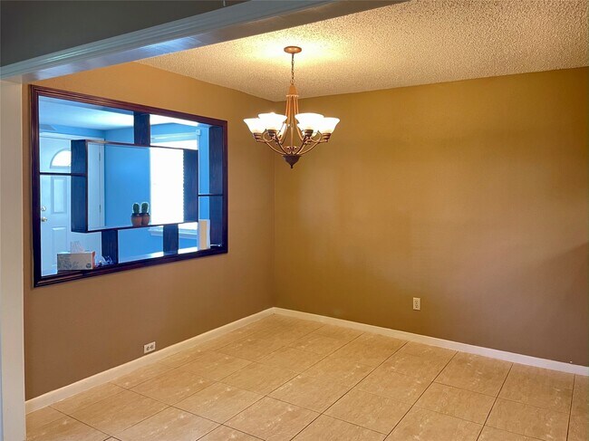 Building Photo - 3034 Mosby Dr