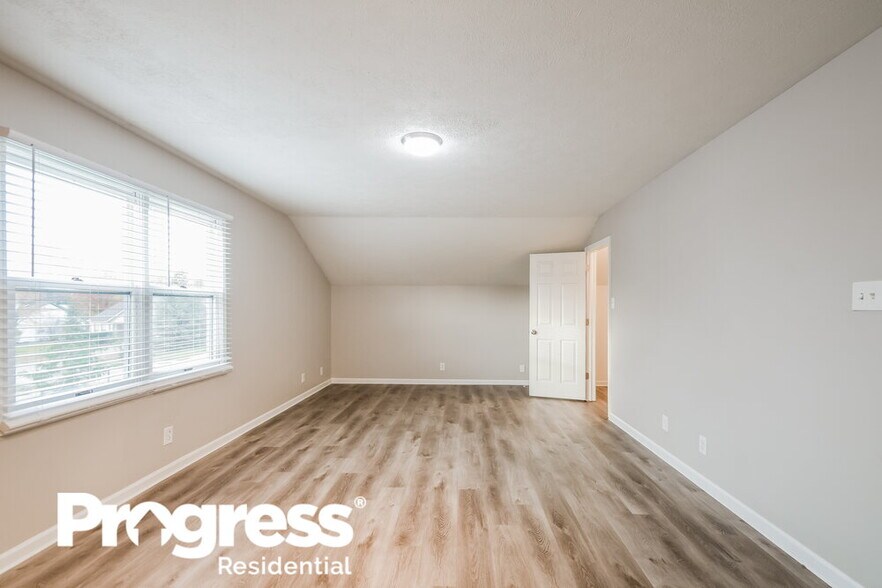 Building Photo - 10713 Creekside Woods Dr