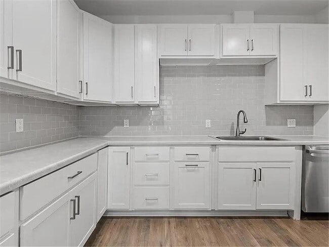 Building Photo - 5898 Urbandale Ct N