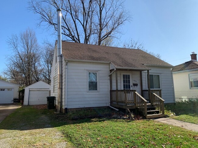 Building Photo - 4-Bed Single Family Home Available Now