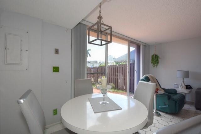 Building Photo - 1018 NE 25th Ave