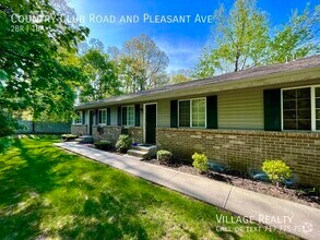 Building Photo - 607 Country Club Rd
