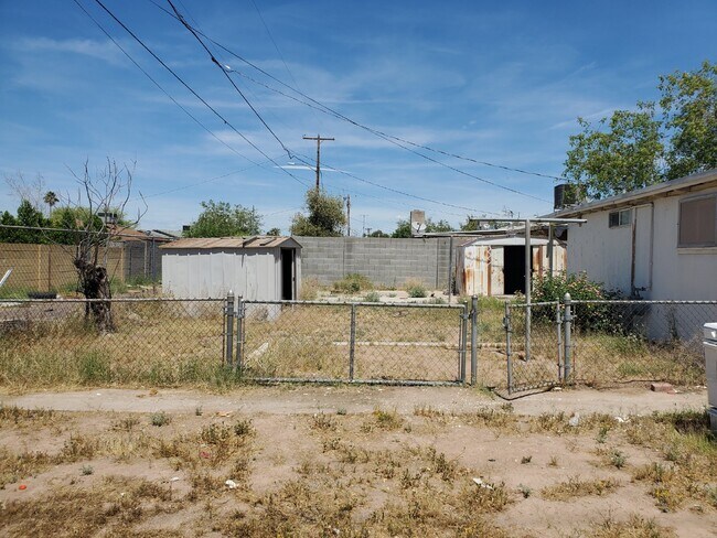 Building Photo - Move In Ready: Charming 3-Bed, 2-Bath Home in Camelback East - Available October 1, 2024!