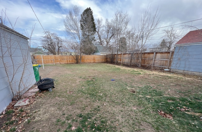 Building Photo - 2 Bedroom 1 Bathroom in South Broadway Hei...