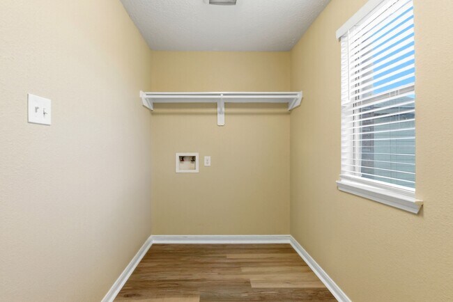 Building Photo - 1230 Grassy View Dr