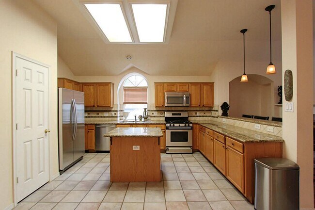 Building Photo - 523 High Meadows Dr