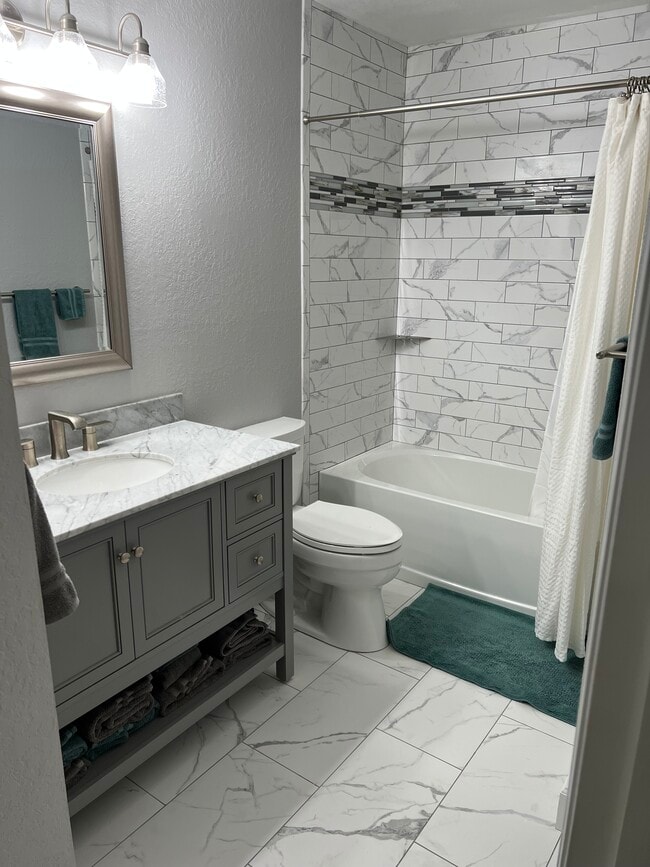 Building Photo - 8821 Manor Loop