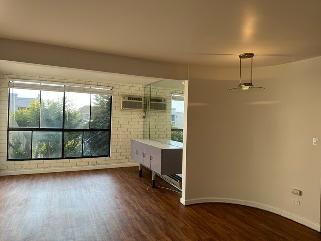 Building Photo - 1440 Veteran Ave