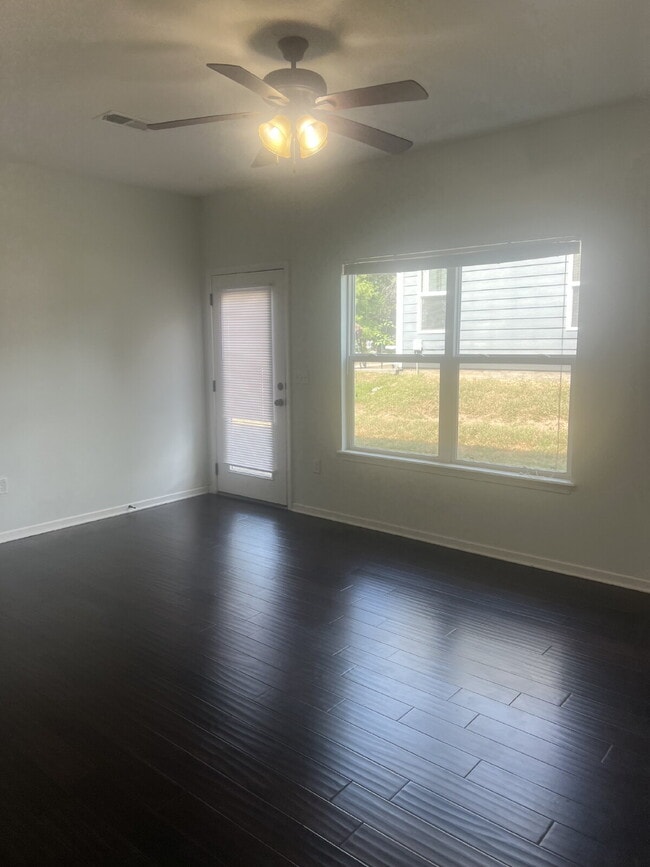 Building Photo - 2 Bed, 2.5 Bath Townhouse - Shawnee, KS