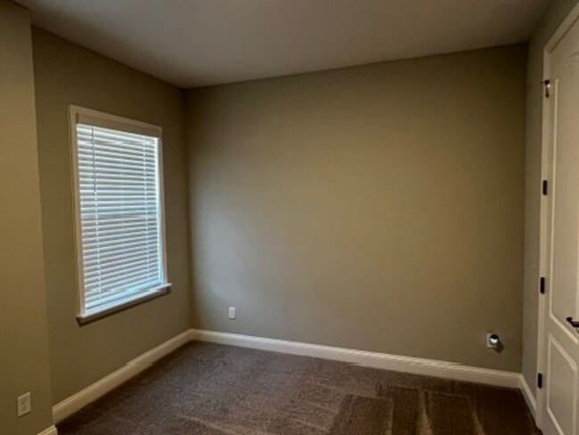 Building Photo - FOUR BEDROOMS and THREE BATHS For Rent