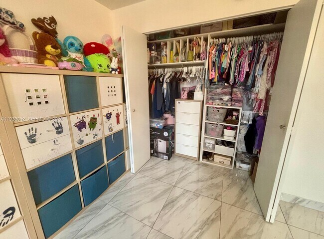 Building Photo - 10101 E Bay Harbor Dr