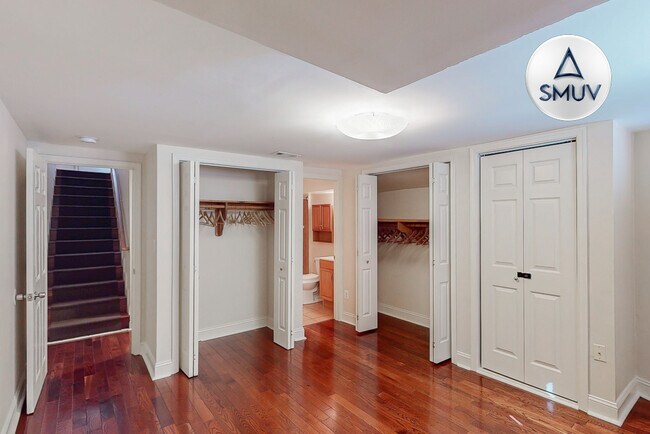 Building Photo - 2225 Brookfield Ave