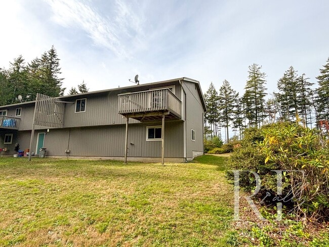Building Photo - Charming 2-Story Duplex in Silverdale