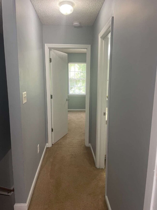 Building Photo - Two Bedroom, 1.5 Bath Townhome-201 Mesa Ln.