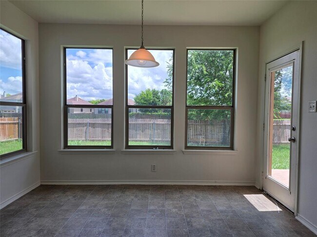 Building Photo - 160 Mistletoe Ln