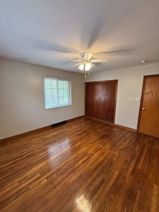 Building Photo - Quiet Country Feel — Minutes From Downtown Knoxville 2bd/1bth