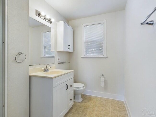 Building Photo - 509 Palomar Dr