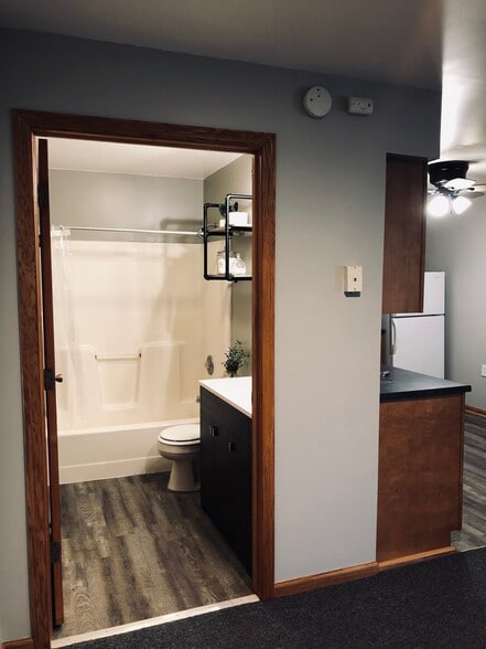 Building Photo - 640 S Main St