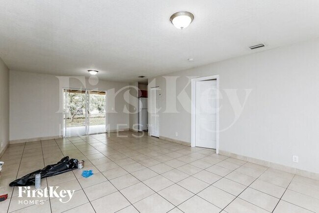 Building Photo - 420 NW 42nd St