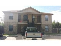 Building Photo - 504 Kings Way Dr