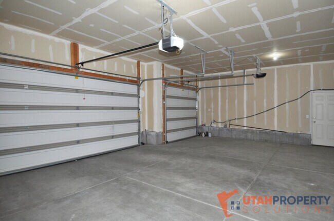 Building Photo - 6332 Spray Lake Dr