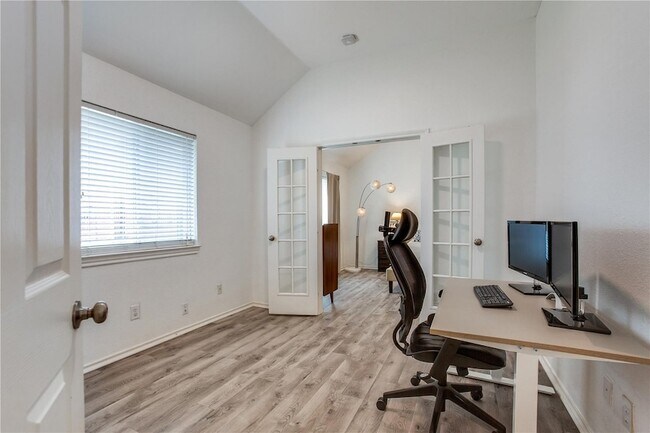 Building Photo - 3306 Ashleaf Dr