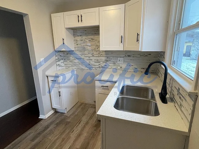 Building Photo - 712 W 19th Ave